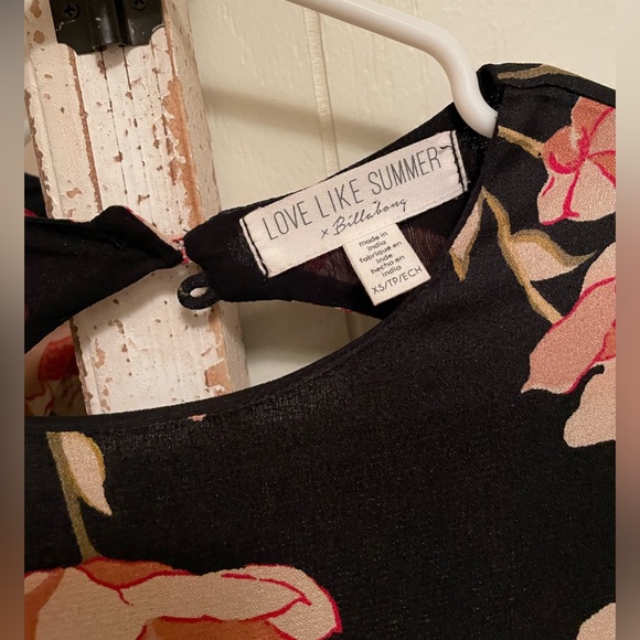 Dress 🌚🌺😍 - Picture 2 of 3